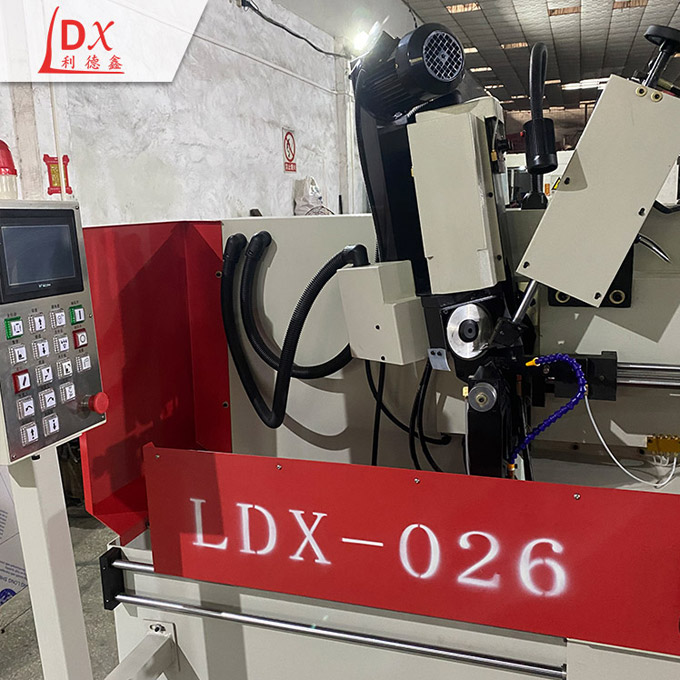 LDX-026(A)伺服擺角全數(shù)控圓鋸片前后角磨齒機(jī)細(xì)節(jié)圖2-3.jpg